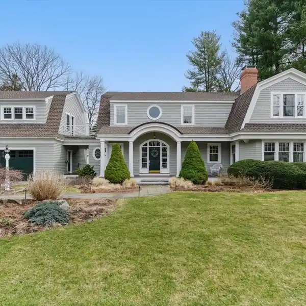 IMMACULATE HOME IN A TOP LOCATION