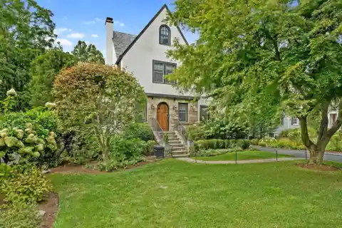 Impeccable Home in a Fantastic Riverside Location