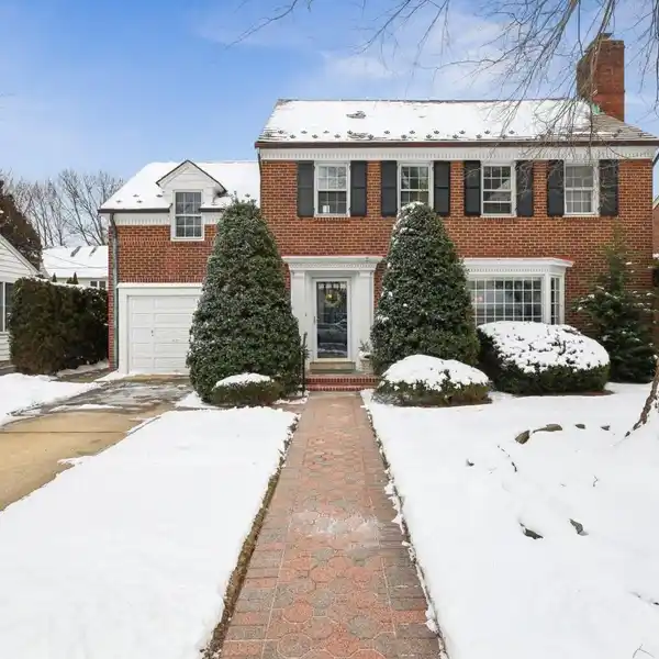LOVELY 1938 GARDEN CITY ESTATES BRICK COLONIAL