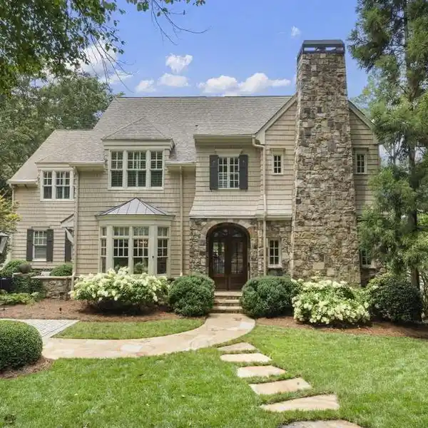 CLASSIC SOPHISTICATION WITH MODERN LUXURY