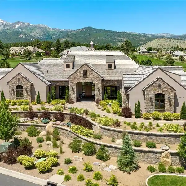 SINGLE-LEVEL HOME WITH GOLF AND MOUNTAIN VIEWS