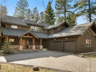 Meticulously Maintained Woodridge Home