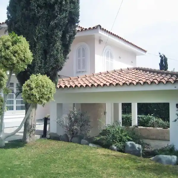 IMPRESSIVE RESIDENCE IN AN EXCLUSIVE NEIGHBORHOOD