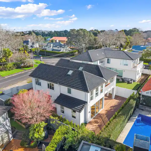 REFINED LIVING MOMENTS FROM CORNWALL PARK