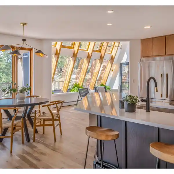 LOVELY HOME WITH INCREDIBLE VIEWS