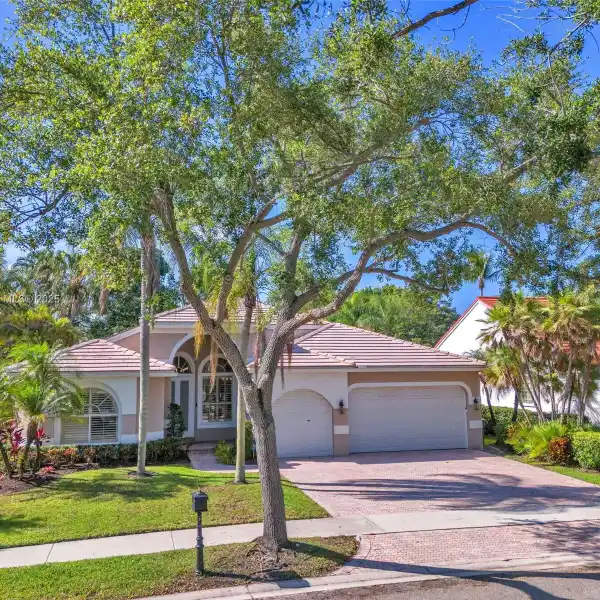 BEAUTIFULLY UPDATED HOME IN WESTON HILLS COUNTRY CLUB