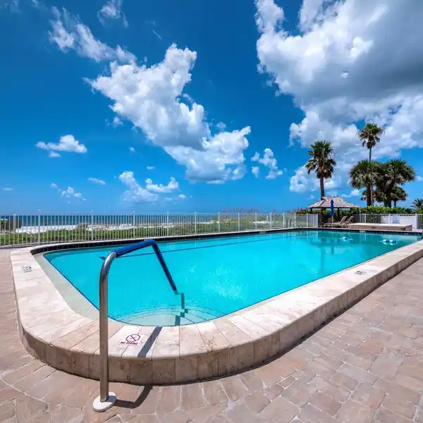 RENOVATED RETREAT IN THE WESTCHESTER ON LONGBOAT KEY