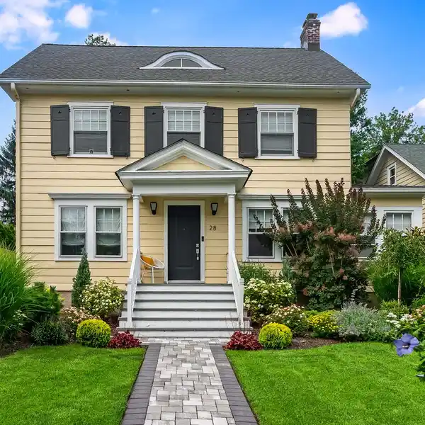 SOPHISTICATED AND CHARMING COLONIAL HOME