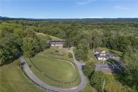 Premier Horse Farm with Modern Luxury Amenities