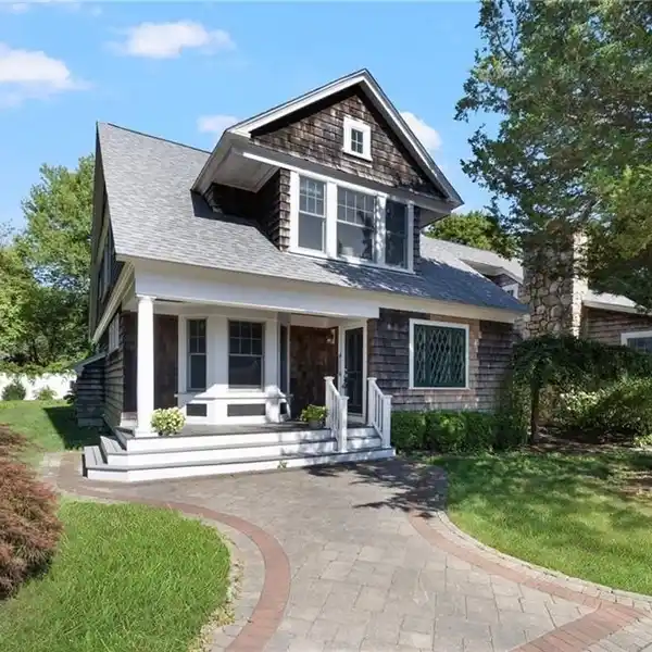 TIMELESS SHINGLE-STYLE COTTAGE