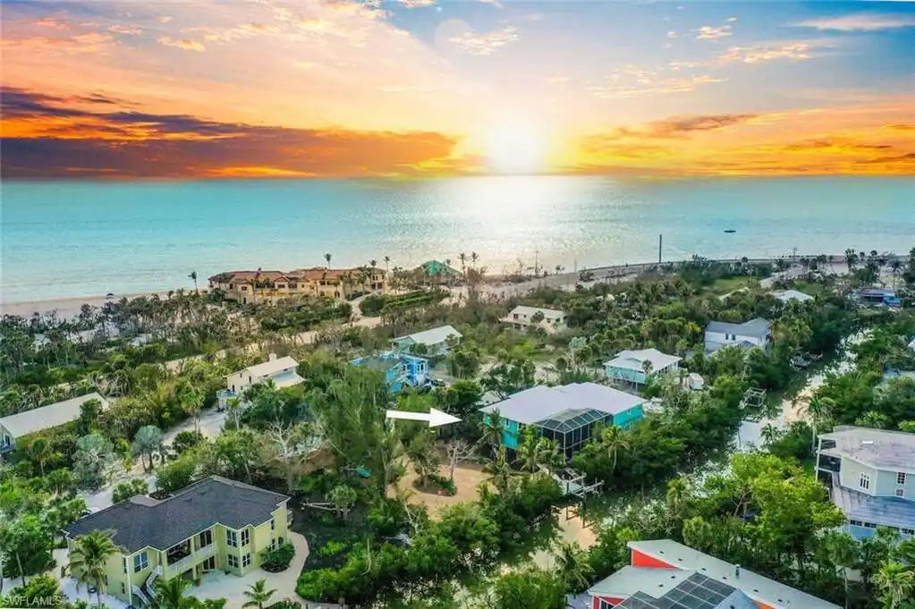 Fully Remodeled Home Steps to the Beach