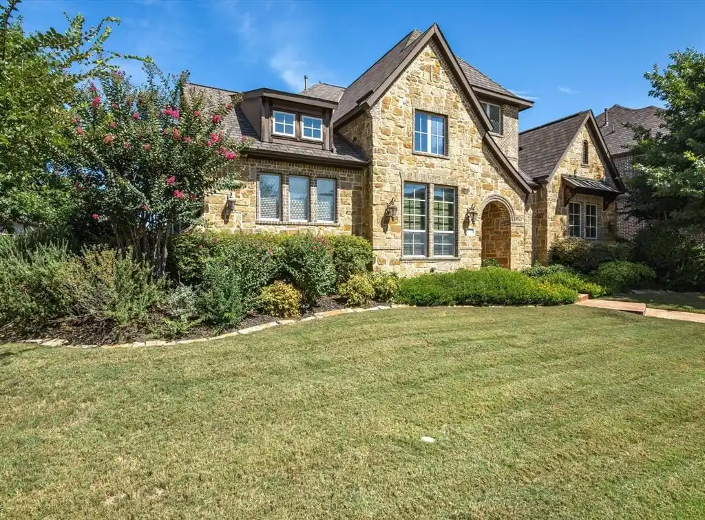 Gorgeous Home Overlooking Shady Oaks Golf Course