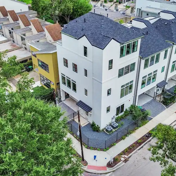 EXCEPTIONAL RESIDENCE IN THE HEART OF THE CITY