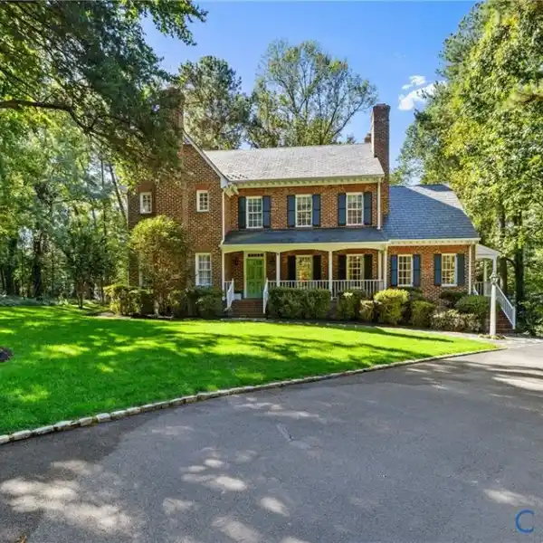 STUNNING CUSTOM BUILT HOME WITH QUALITY FINISHES THROUGHOUT