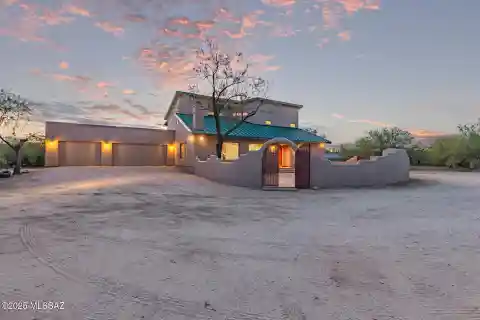Private Desert Oasis with Guesthouse and Pool