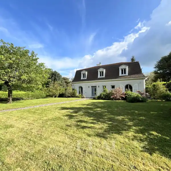 MANSART-STYLE PROPERTY WITH POOL