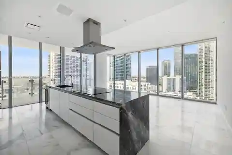 Immaculate Corner Unit with City and Bay Views
