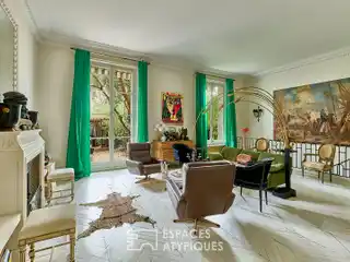 Unique Apartment on the Prestigious Avenue Georges Mandel