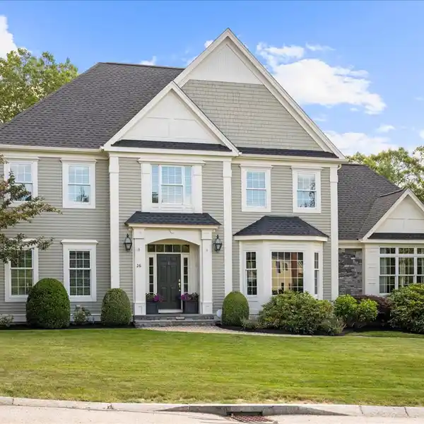 ABSOLUTELY STUNNING CUSTOM HOME