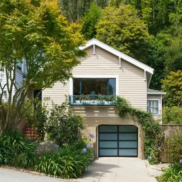 OUTSTANDING RESIDENCE IN THE HEART OF COLE VALLEY