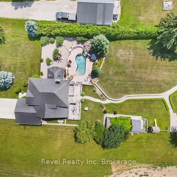 GORGEOUS FOUR BEDROOM POOL HOME