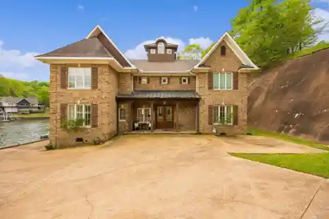 Lake Living at Its Finest