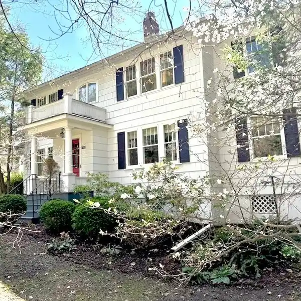 CLASSIC CHARM WITH A CONTEMPORARY PLAN