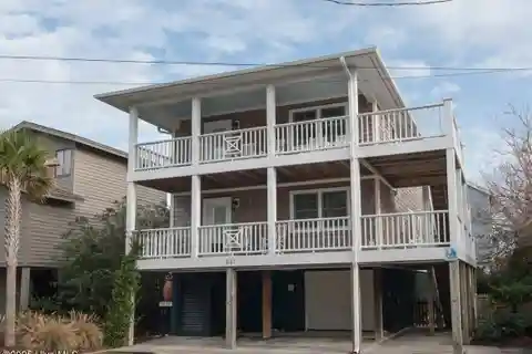 Classic Beach House on Block from the Ocean