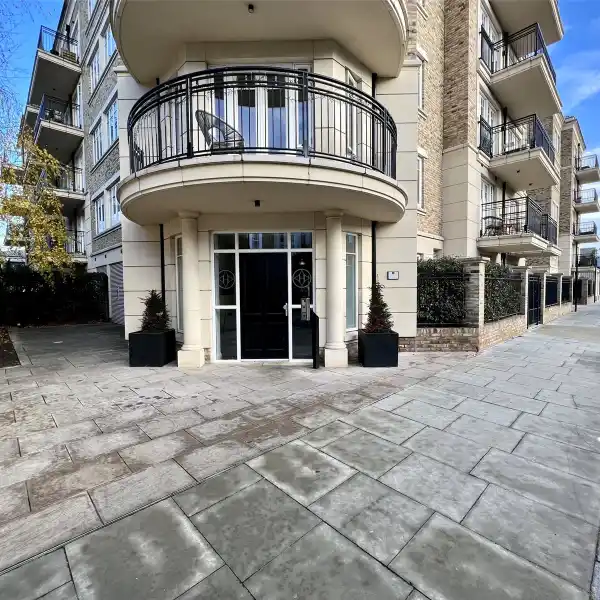 FANTASTIC FIRST FLOOR APARTMENT