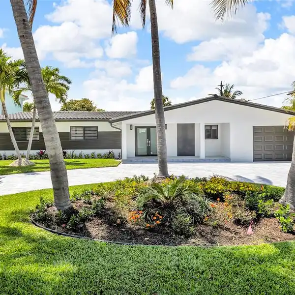 RECENTLY REMODELED HOME IN LAKE PLACID