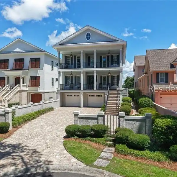 STUNNING LOWCOUNTRY-STYLE HOME
