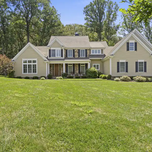 TRADITIONAL HOME WITH A VERSATILE MODERN LAYOUT