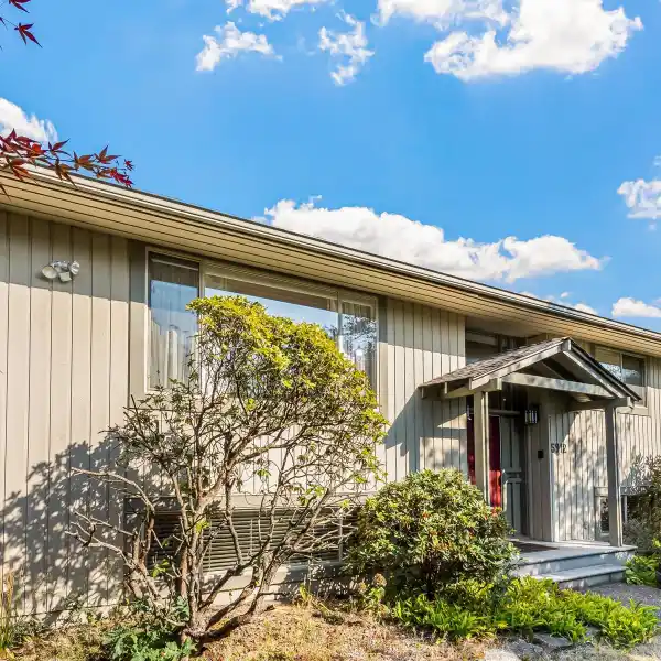 SPRAWLING ONE-LEVEL HOME IN PRIME LOCATION