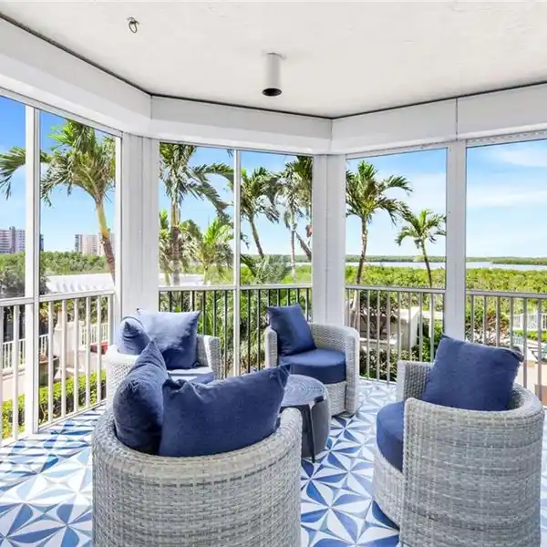 RESORT-STYLE LIVING IN THE PRESTIGIOUS GRANDE EXCELSIOR