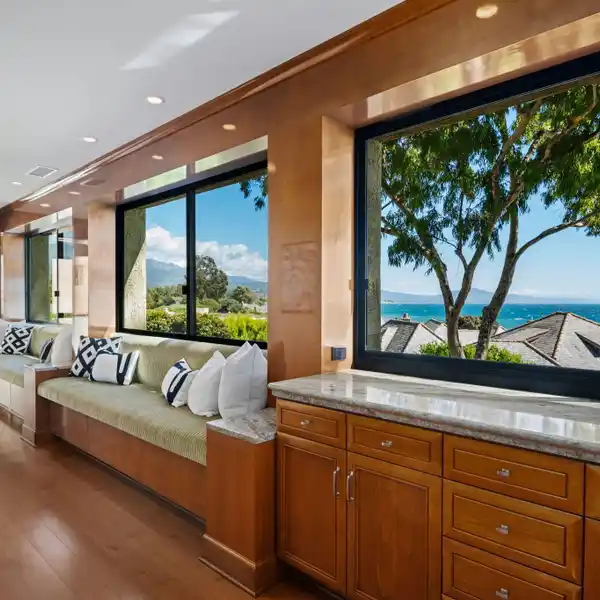 EXQUISITE OCEAN VIEW CONDO