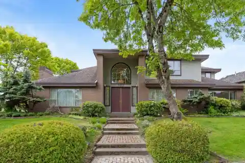 Grand Family Home with Triple Garage
