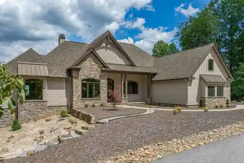 New Luxury Construction with Panoramic Mountain Views