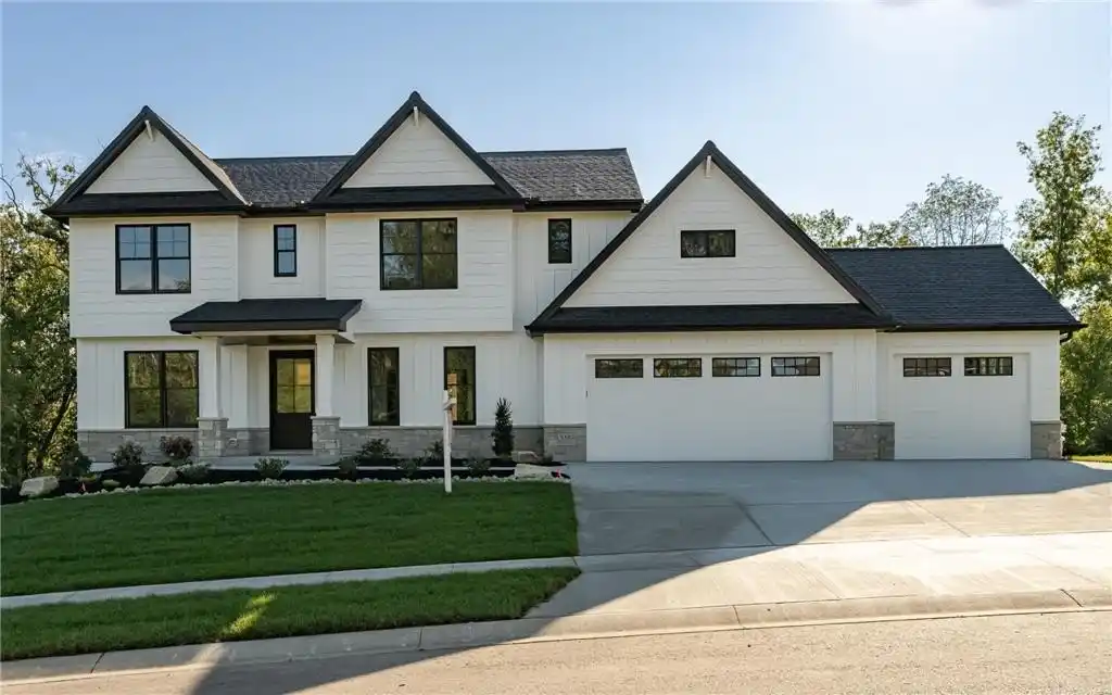 Stunning Home in Scenic Oaks