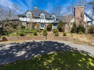 Incomparable Private Estate Property