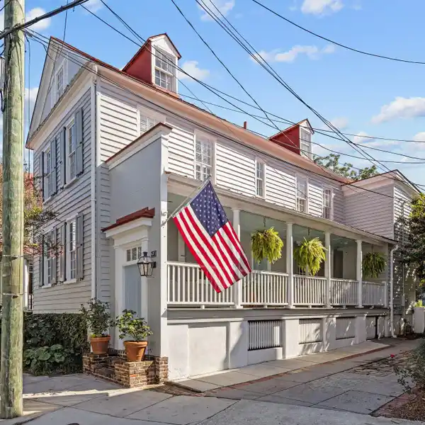 HISTORIC ELEGANCE WITH MODERN LUXURY TOUCHES