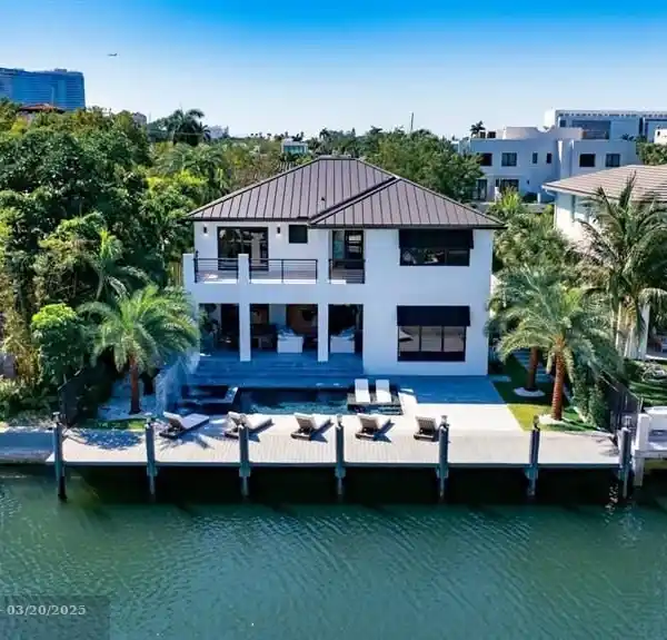 STUNNING NEW CONSTRUCTION ESTATE IN RIO VISTA ISLES