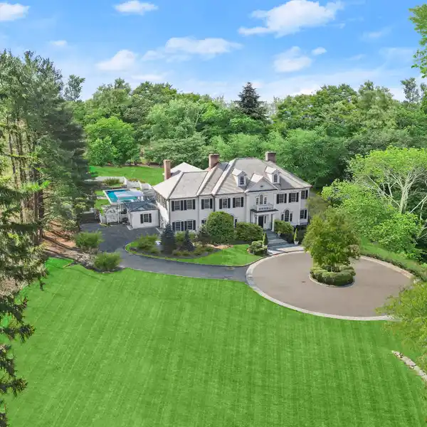 CHARMING CONNECTICUT ESTATE WITH GUEST HOUSE