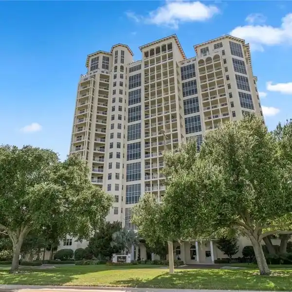 GLORIOUS NATURAL LIGHT THROUGHOUT IN SKY RESIDENCE