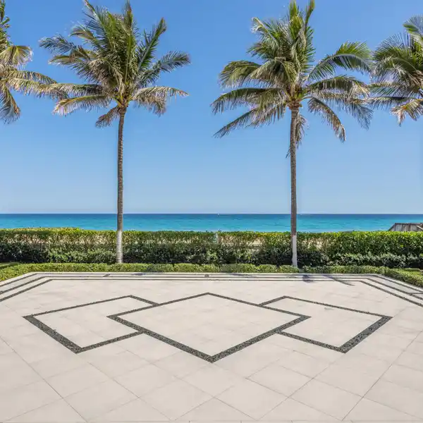 MAGNIFICENT OCEANFRONT RESIDENCE