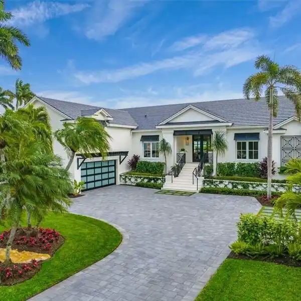 REMODELED WATERFRONT BEAUTY IN AQUALANE SHORES