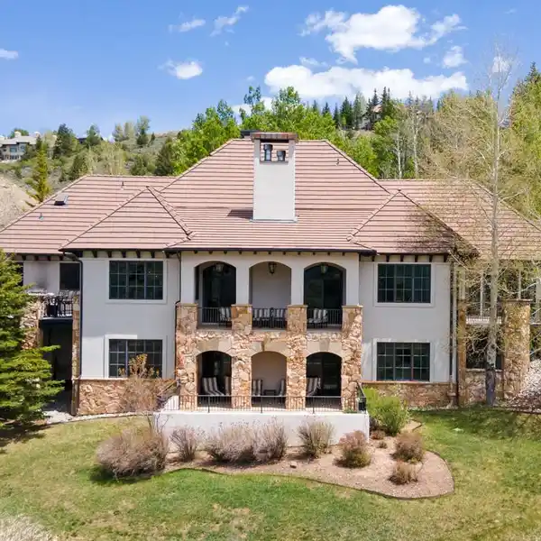 LUXURY MOUNTAIN LIVING IN PRESTIGIOUS CORDILLERA
