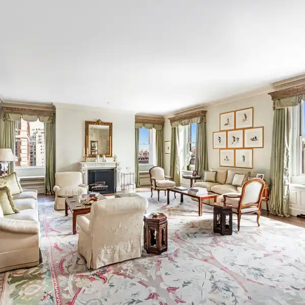 SPRAWLING AND BEAUTIFULLY RENOVATED FOUR BEDROOM APARTMENT