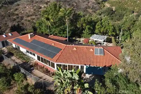 Private Estate with Thriving Avocado Grove
