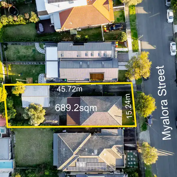 EXPANSIVE DOUBLE BRICK HOME