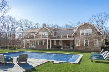 LUXURIOUS SOUTHAMPTON RETREAT WITH POOL AND DECK